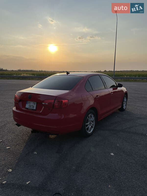Седан Volkswagen Jetta 2014 в Щирце