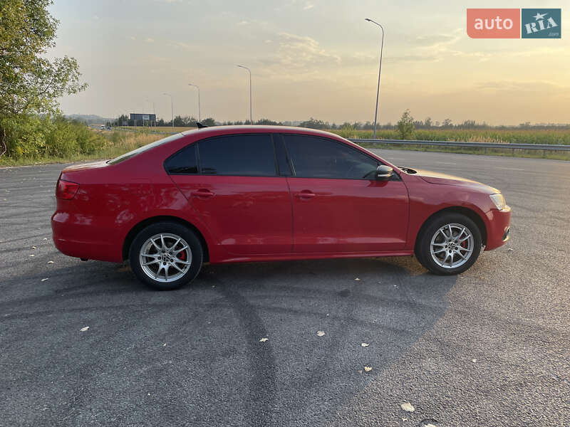 Седан Volkswagen Jetta 2014 в Щирце