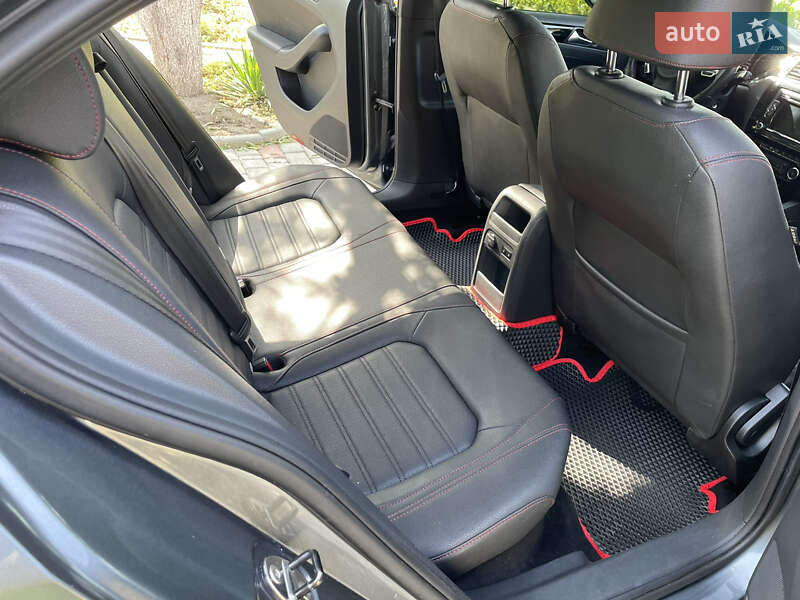 Седан Volkswagen Jetta 2011 в Одессе