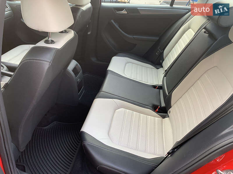 Седан Volkswagen Jetta 2015 в Києві