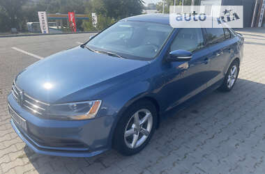 Седан Volkswagen Jetta 2015 в Чернівцях