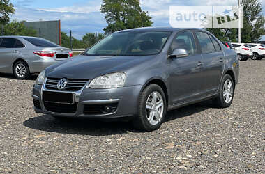 Седан Volkswagen Jetta 2006 в Хусте