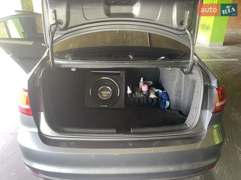 Седан Volkswagen Jetta 2014 в Львове