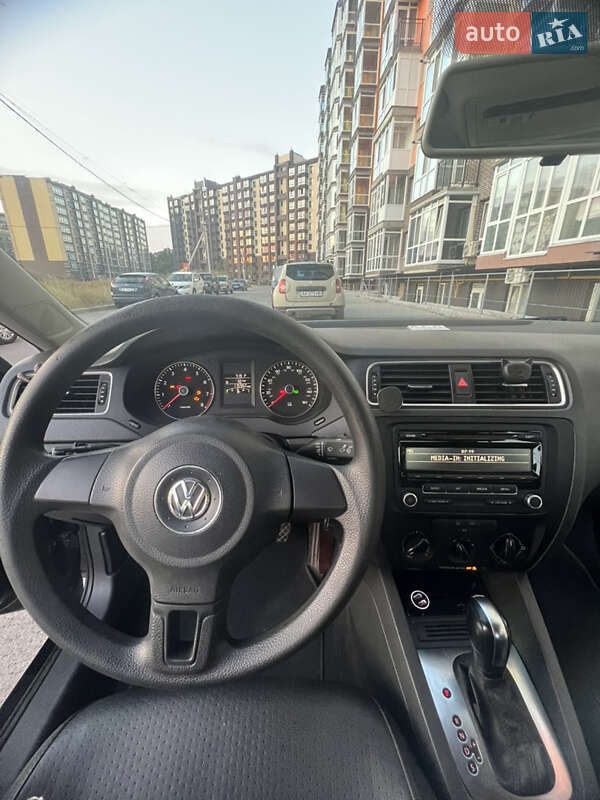 Седан Volkswagen Jetta 2014 в Чернігові