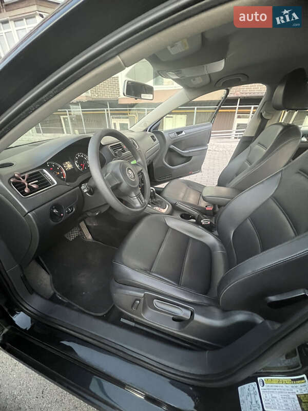 Седан Volkswagen Jetta 2014 в Чернігові