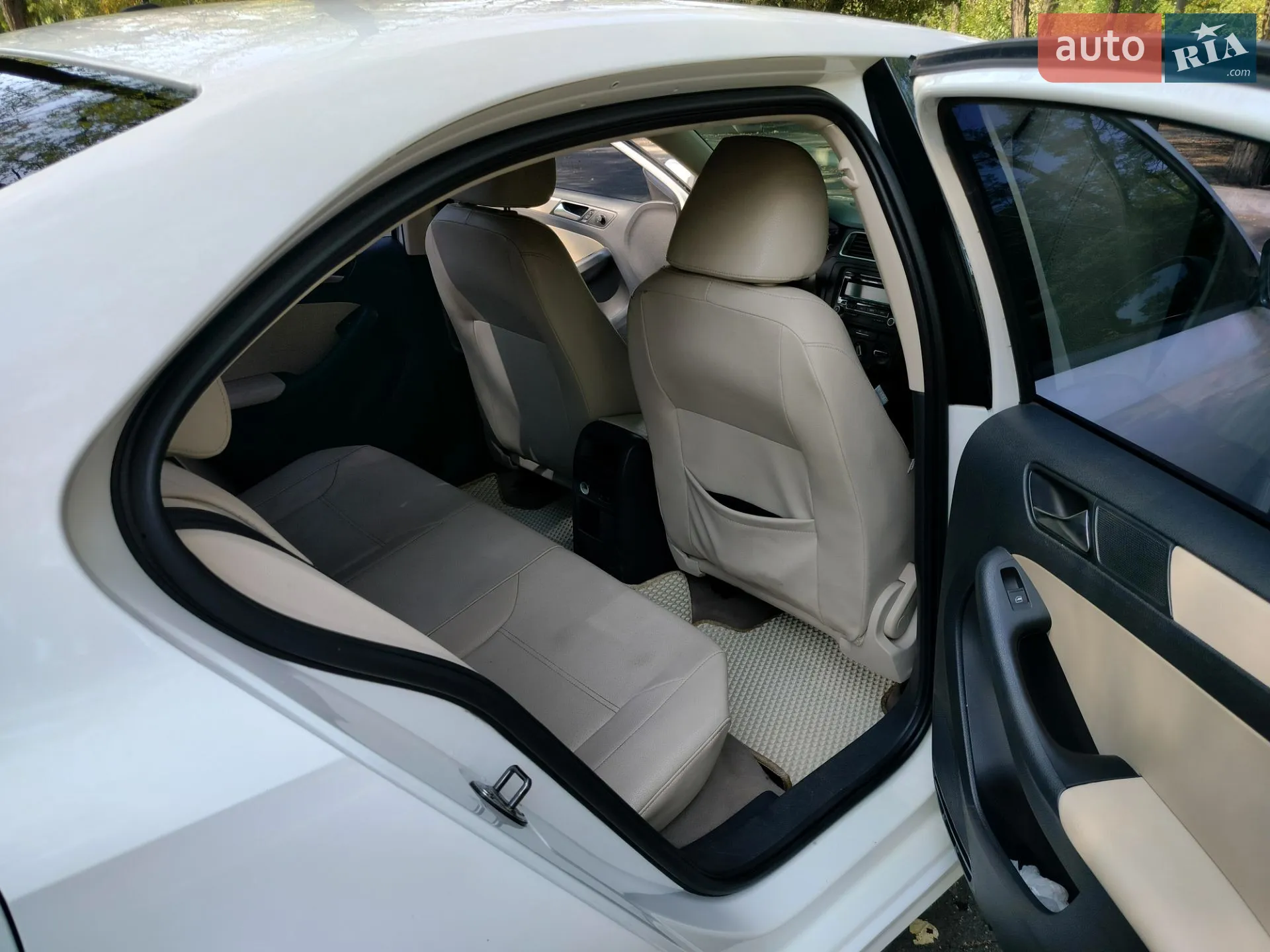 2011 Volkswagen Jetta - мініатюра 2