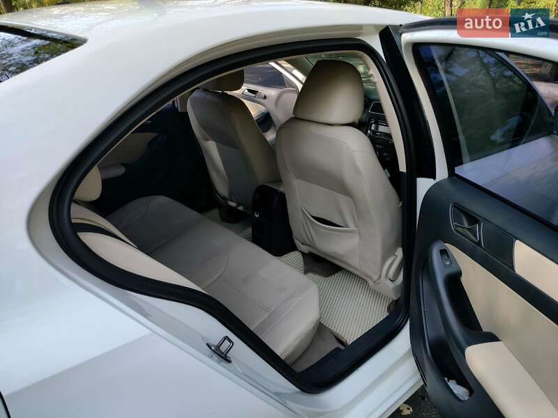 Седан Volkswagen Jetta 2011 в Дніпрі