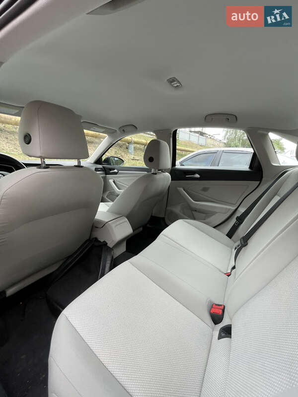 Седан Volkswagen Jetta 2020 в Черновцах