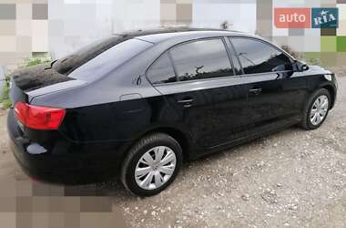 Седан Volkswagen Jetta 2012 в 