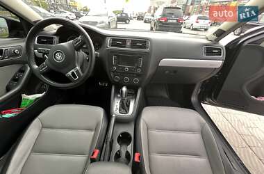 Седан Volkswagen Jetta 2014 в Львове