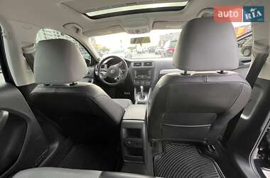 Седан Volkswagen Jetta 2014 в Львове