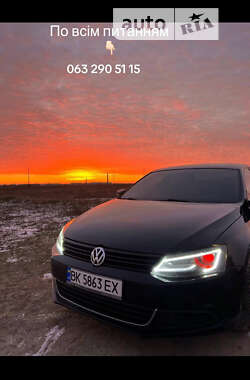 Седан Volkswagen Jetta 2012 в Сарнах