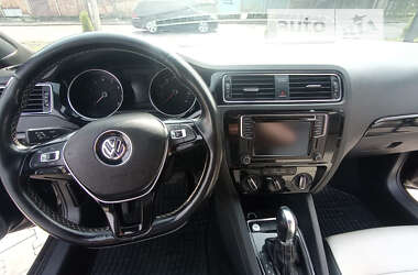 Седан Volkswagen Jetta 2015 в Чернівцях