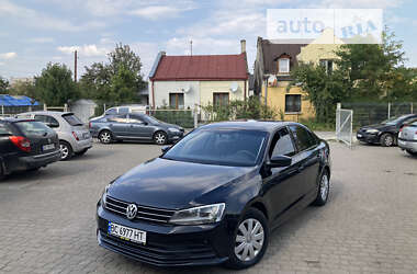 Седан Volkswagen Jetta 2015 в Львові