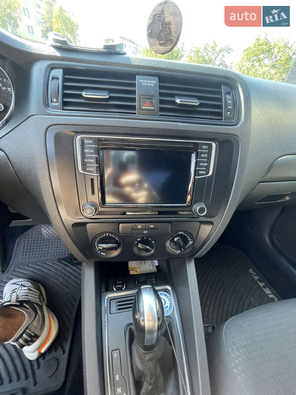 Седан Volkswagen Jetta 2016 в Киеве