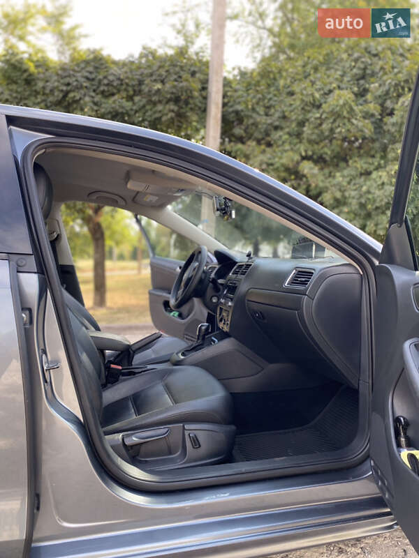 Седан Volkswagen Jetta 2013 в Кривому Розі