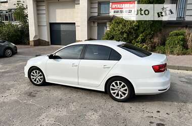 Седан Volkswagen Jetta 2015 в Львове