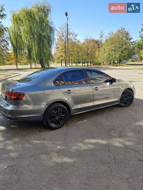 Седан Volkswagen Jetta 2016 в Кривом Роге