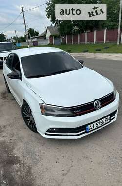 Седан Volkswagen Jetta 2015 в Львове