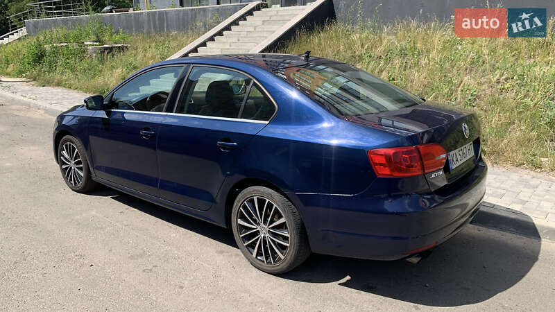 Седан Volkswagen Jetta 2014 в Киеве