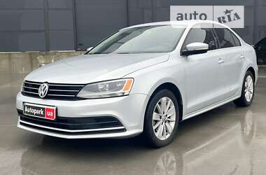 Седан Volkswagen Jetta 2015 в Львове