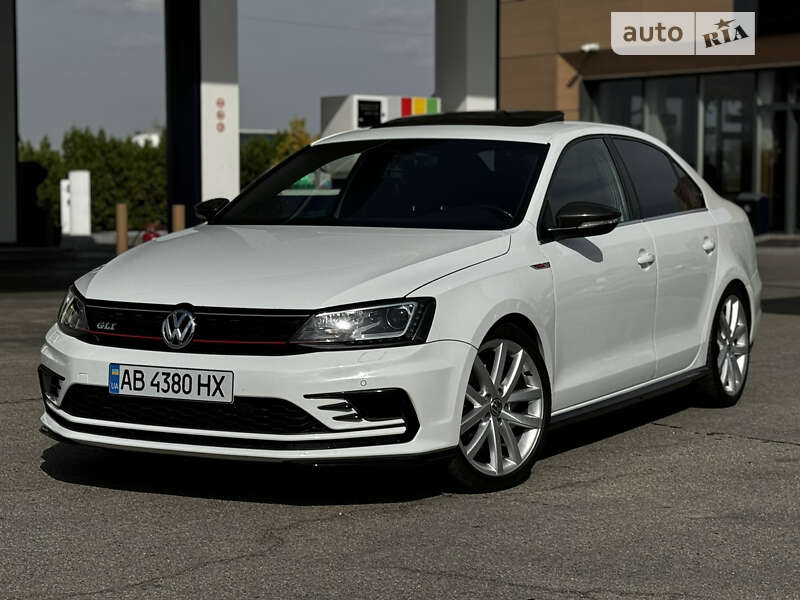 Седан Volkswagen Jetta 2017 в Днепре