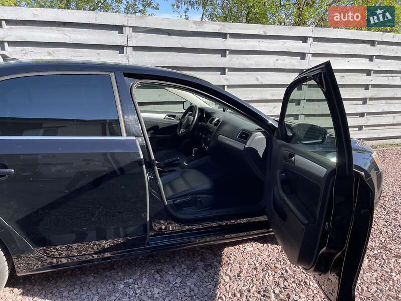 Седан Volkswagen Jetta 2012 в Дубні