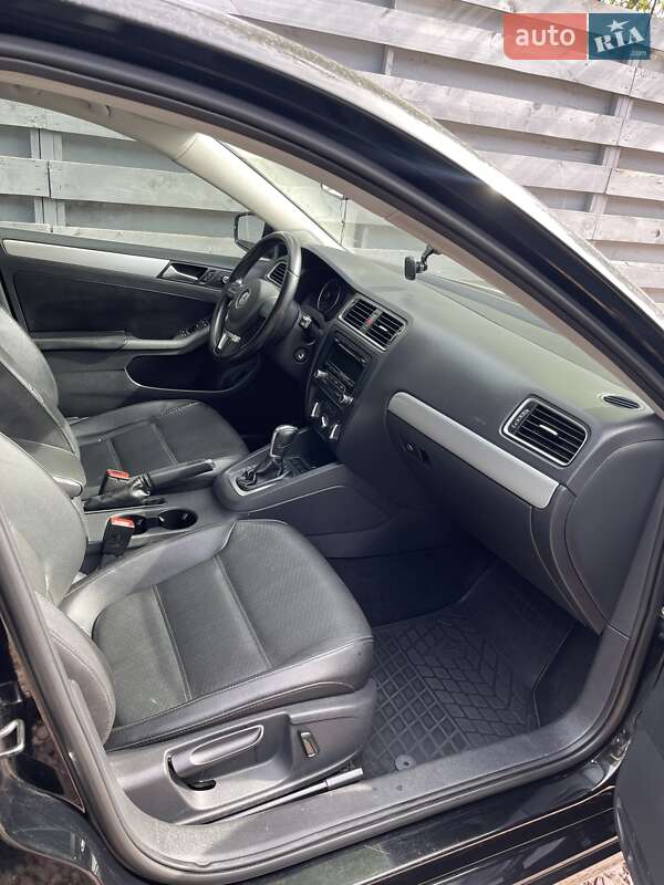 Седан Volkswagen Jetta 2012 в Дубні