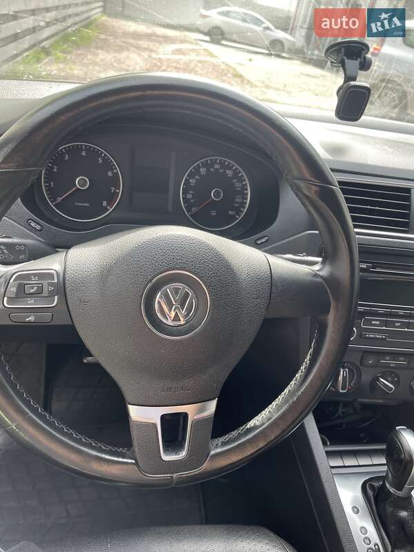 Седан Volkswagen Jetta 2012 в Дубні