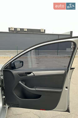 Седан Volkswagen Jetta 2015 в 