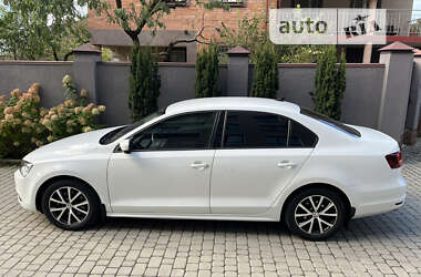 Седан Volkswagen Jetta 2016 в Львове