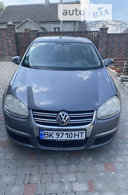 Седан Volkswagen Jetta 2005 в Ровно