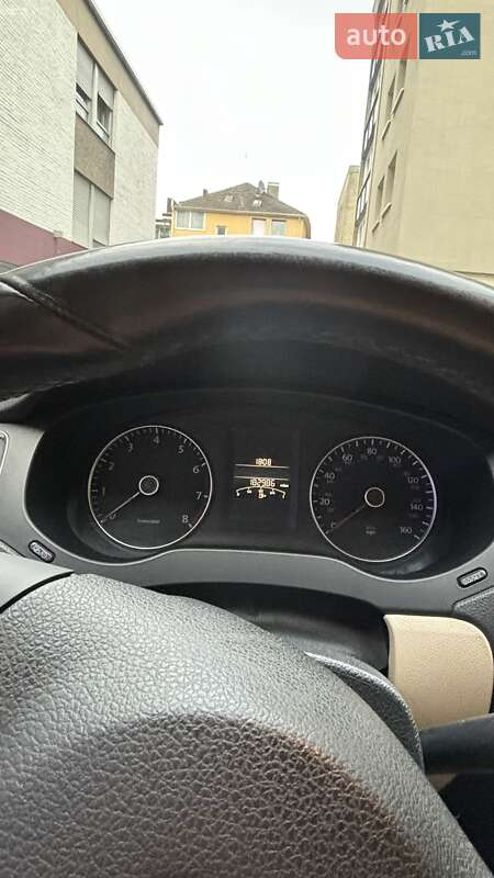 Седан Volkswagen Jetta 2012 в Львове