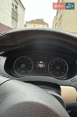 Седан Volkswagen Jetta 2012 в 
