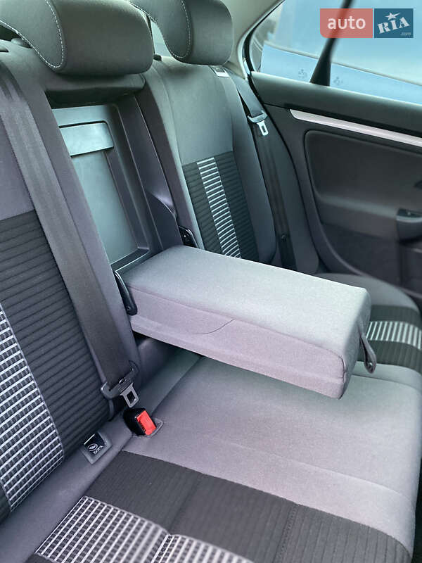 Седан Volkswagen Jetta 2008 в Володимирці