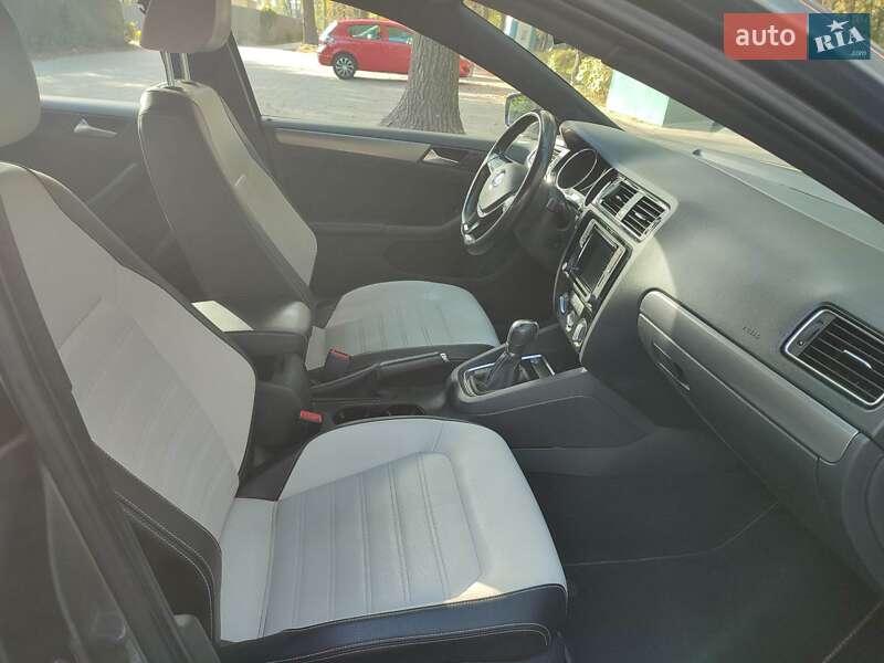 Седан Volkswagen Jetta 2016 в Ирпене