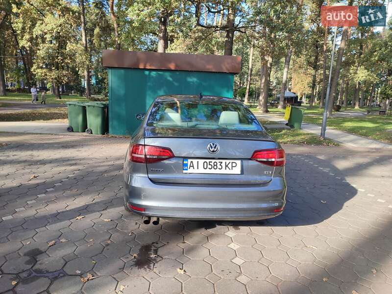 Седан Volkswagen Jetta 2016 в Ирпене