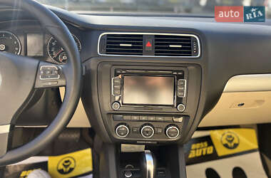 Седан Volkswagen Jetta 2013 в 