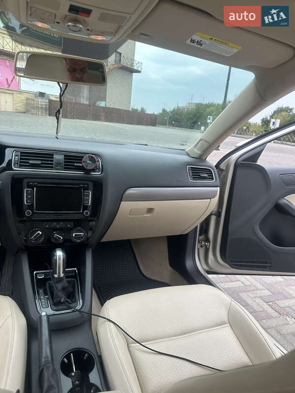 Седан Volkswagen Jetta 2014 в Харькове