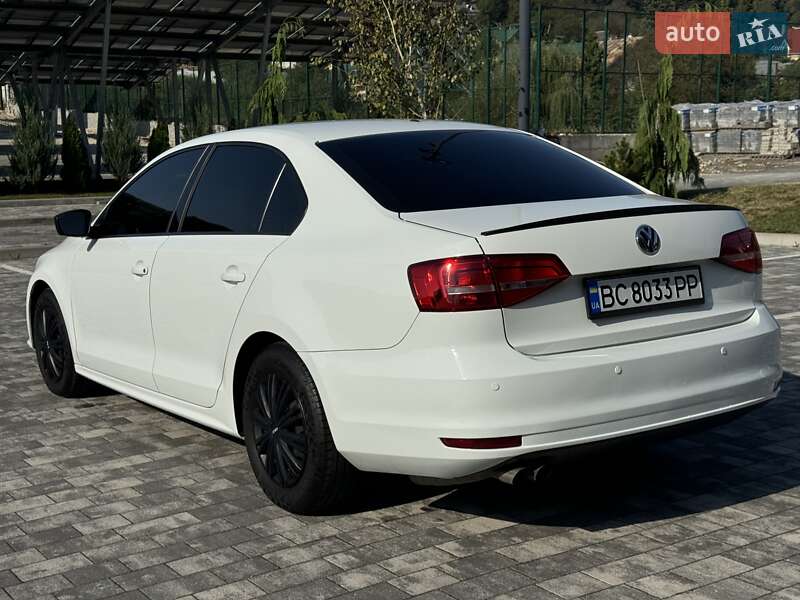 Седан Volkswagen Jetta 2016 в Львове