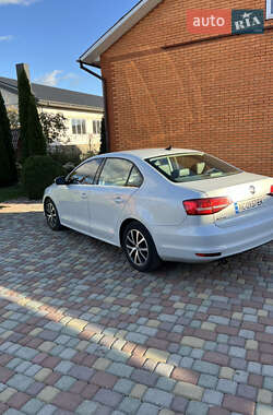 Седан Volkswagen Jetta 2017 в 