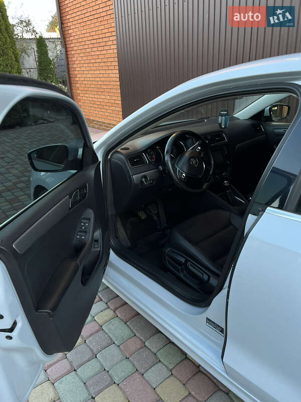 Седан Volkswagen Jetta 2017 в Луцьку