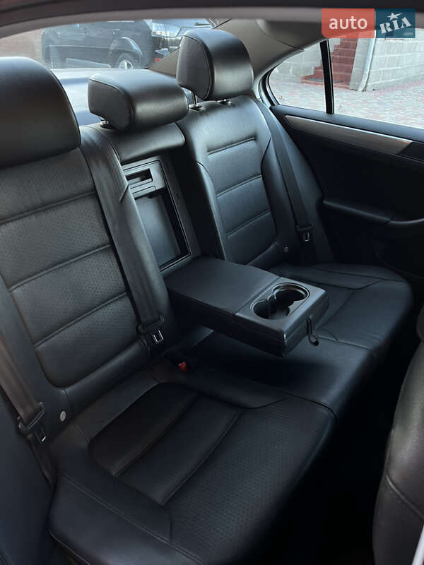 Седан Volkswagen Jetta 2017 в Луцьку