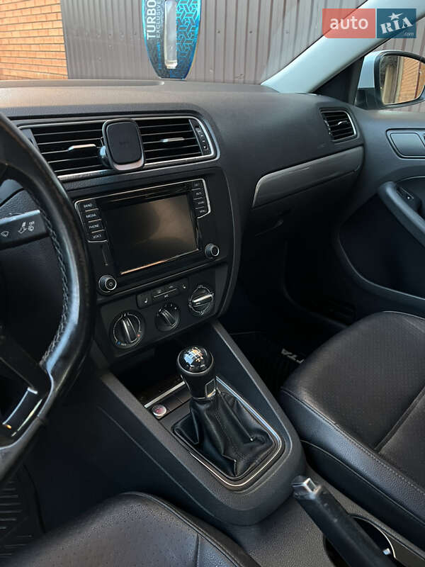 Седан Volkswagen Jetta 2017 в Луцьку