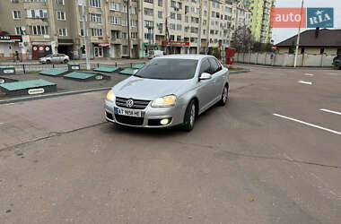 Седан Volkswagen Jetta 2010 в Надвірній