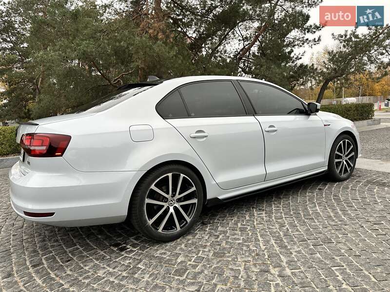 Седан Volkswagen Jetta 2017 в Киеве