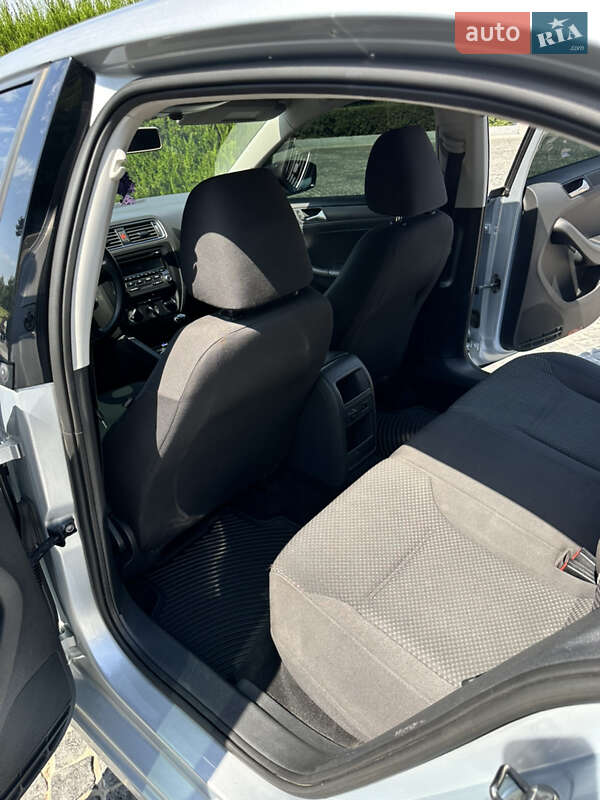 Седан Volkswagen Jetta 2012 в Днепре