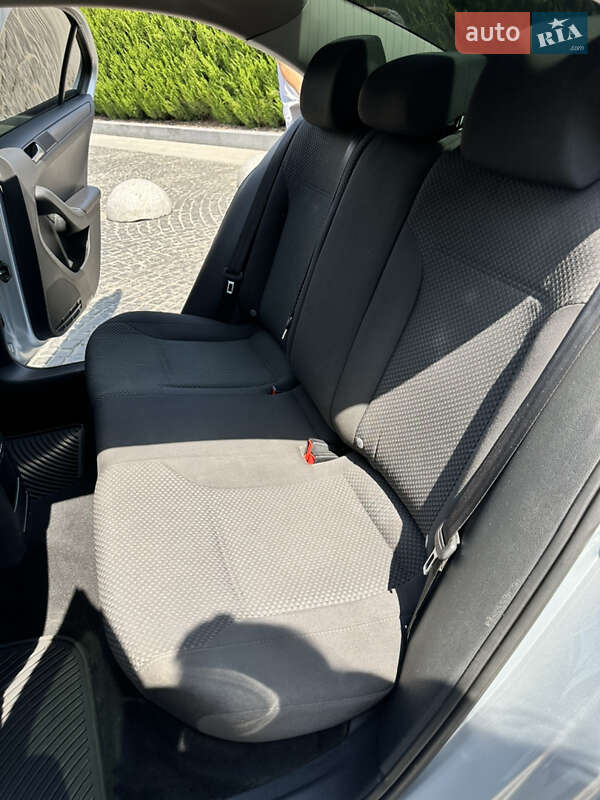 Седан Volkswagen Jetta 2012 в Днепре