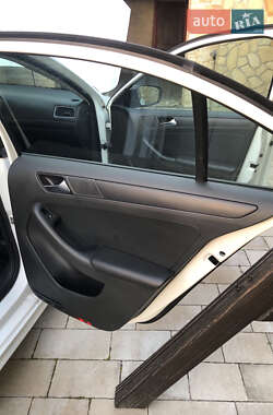 Седан Volkswagen Jetta 2014 в 