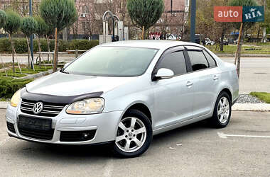 Седан Volkswagen Jetta 2008 в Днепре